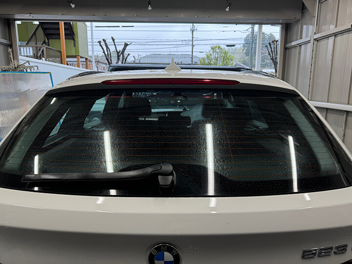 平成27年BMW5シリーズツーリングのカーフィルム施工前のリアガラス
